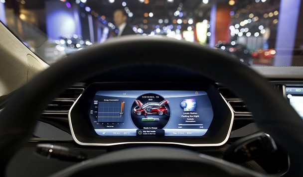 Отключение автопилота Tesla и еще 5 новостей из мира IT, которые нужно знать сегодня
