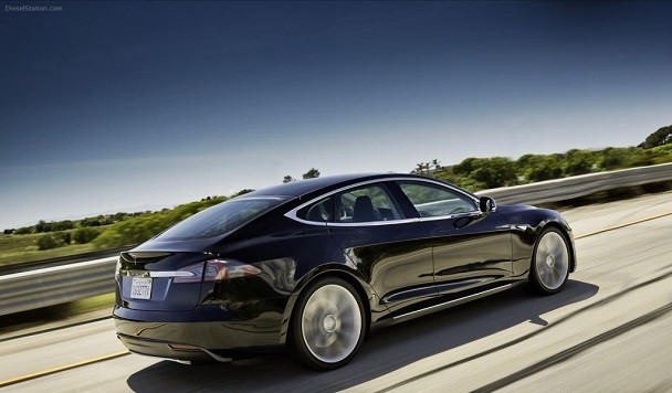 5 мифов об электромобилях Tesla