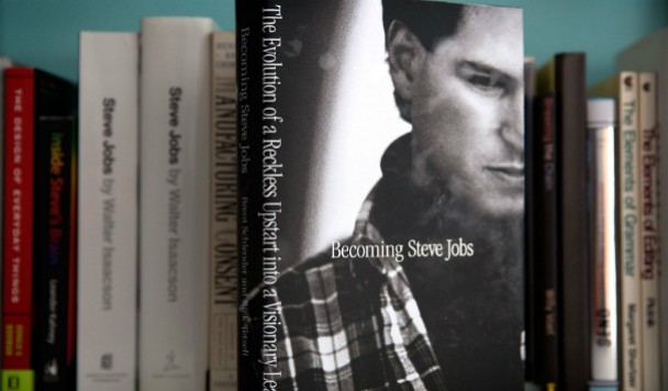 Самая правдивая книга о Стиве Джобсе и несколько жизненных уроков от гения-самоучки