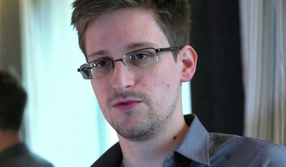 Сноуден изобрел устройство, предупреждающее о прослушивании смартфона