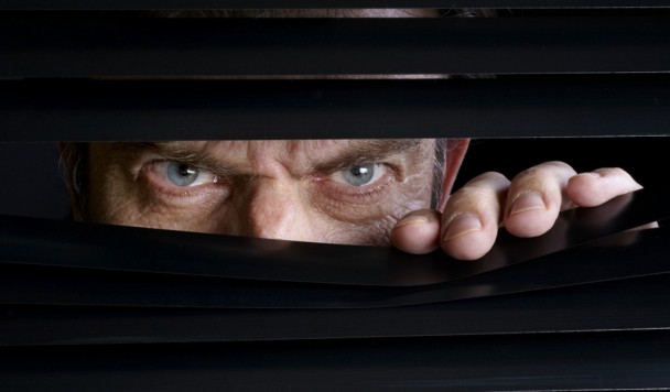 Кошмар параноика: За вами могут шпионить даже наушники