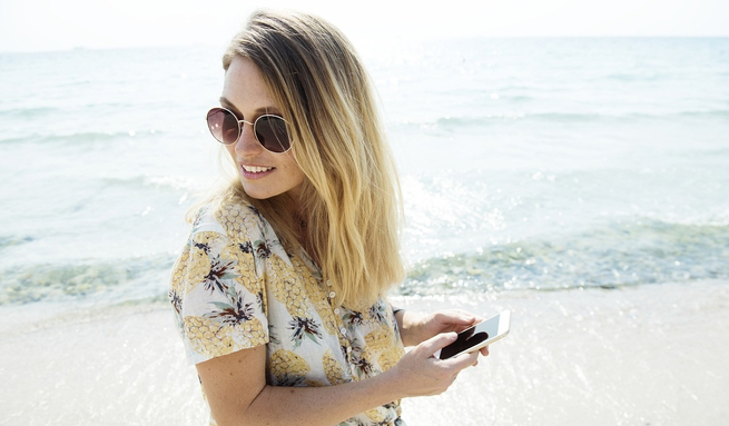 Почему в солнцезащитных очках неудобно пользоваться смартфоном