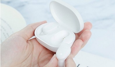 Xiaomi представила недорогие беспроводные наушники AirDots