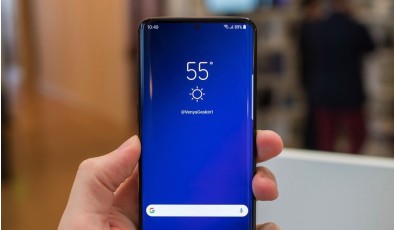 Дисплей с дырой и другие необычные слухи о Samsung Galaxy S10