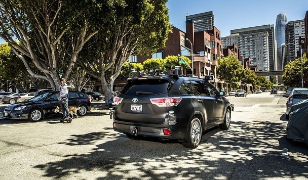 Калифорнийский стартап первым в США получил право перевозить пассажиров в беспилотных автомобилях