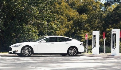 В Украине появятся зарядные станции Tesla Supercharger в 2019 году