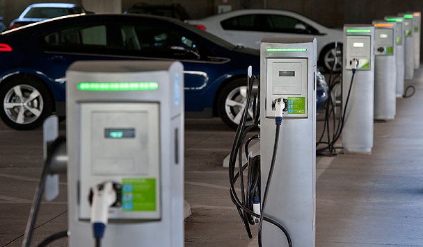 Все парковки Украины хотят оснастить зарядками для электромобилей