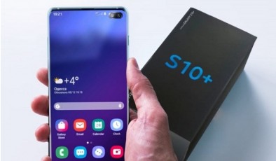 Samsung Galaxy S10+ с двумя камерами на экране засветился на качественном снимке