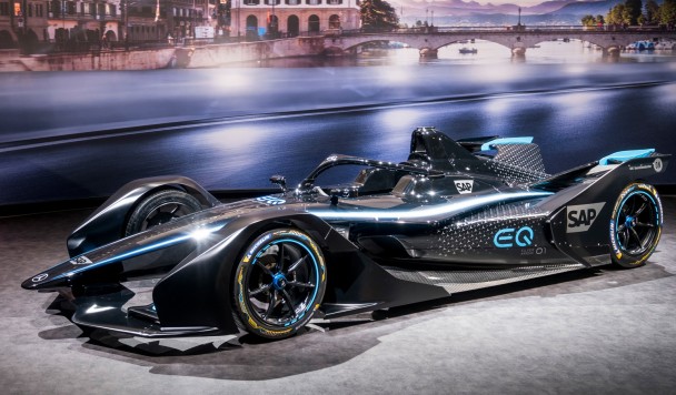Mercedes представил свой первый гоночный электромобиль класса Formula E