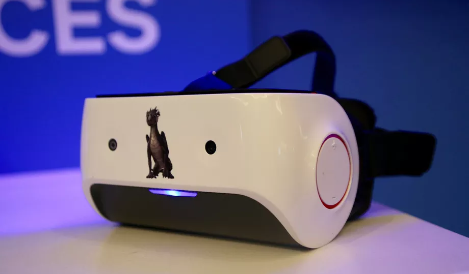 Qualcomm разрабатывает первый гибридный шлем виртуальной реальности