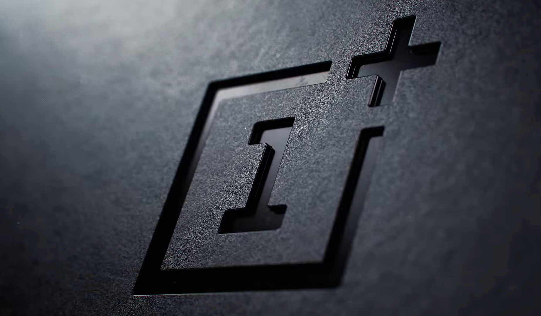 OnePlus грозится выпустить “суперфлагманский” смартфон