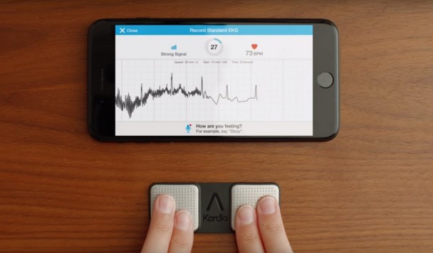 Разработан аксессуар для смартфона, обнаруживающий отклонения в работе сердца