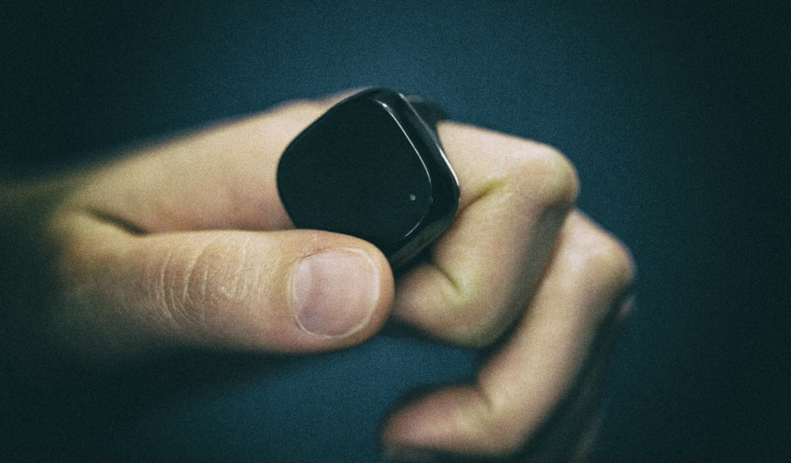 Apple запатентовала умное кольцо, напоминающее Apple Watch для пальцев