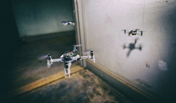 Рои дронов с интеллектом насекомых будут спасать человеческие жизни