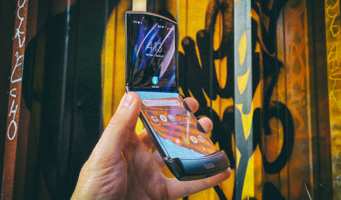 Motorola Razr 2019: Первые впечатления от “раскладушки” нового поколения