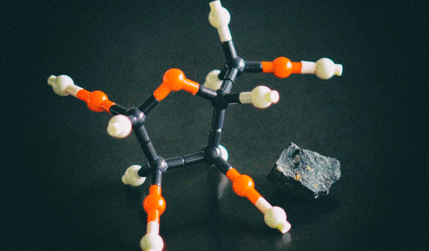 Внеземной сахар: В метеоритах найден ключевой компонент жизни