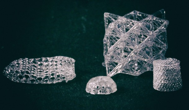 Новый способ 3D-печати позволяет создавать невозможные фигуры из стекла