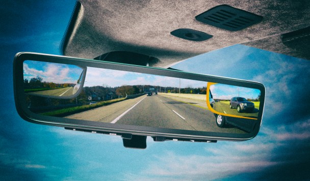 Aston Martin разработала зеркала заднего вида, транслирующие три видеопотока одновременно