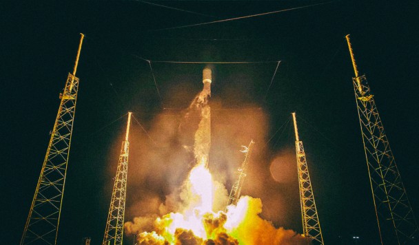 SpaceX запустила на орбиту солнцезащитный экран для затенения спутников