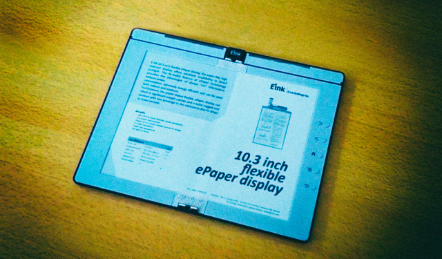 Представлена первая электронная книга с гибким складным E Ink дисплеем