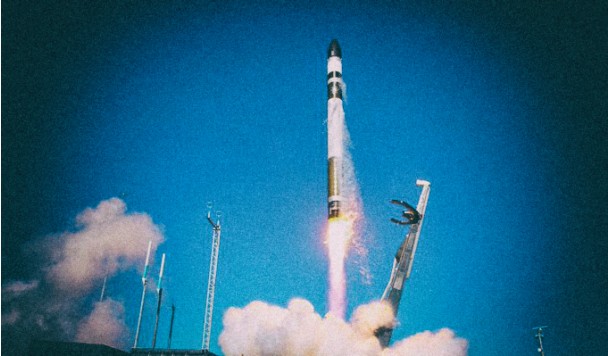 Не Маском единым: Rocket Lab успешно запустила ракету после неудачи в июле