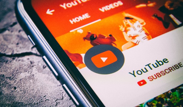 Искусственный интеллект YouTube сам устанавливает возрастные ограничения