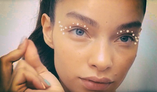 Косметическая компания создала “виртуальный макияж” для видеозвонков