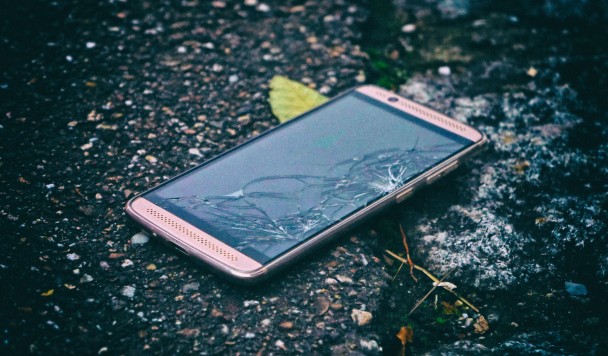 Новый материал позволит смартфонам лечить повреждения