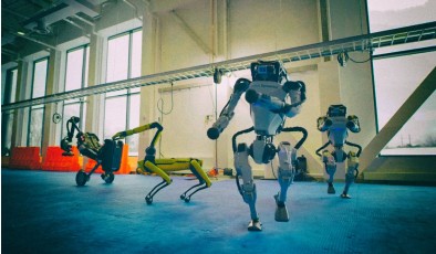 К Новому году Boston Dynamics заставила своих роботов танцевать