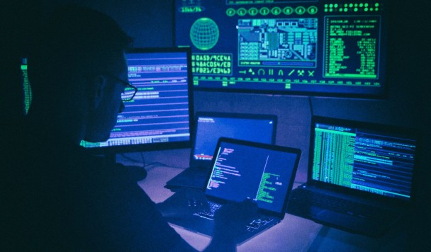 “Белый” хакер взломал 35 крупнейших технологических компаний мира