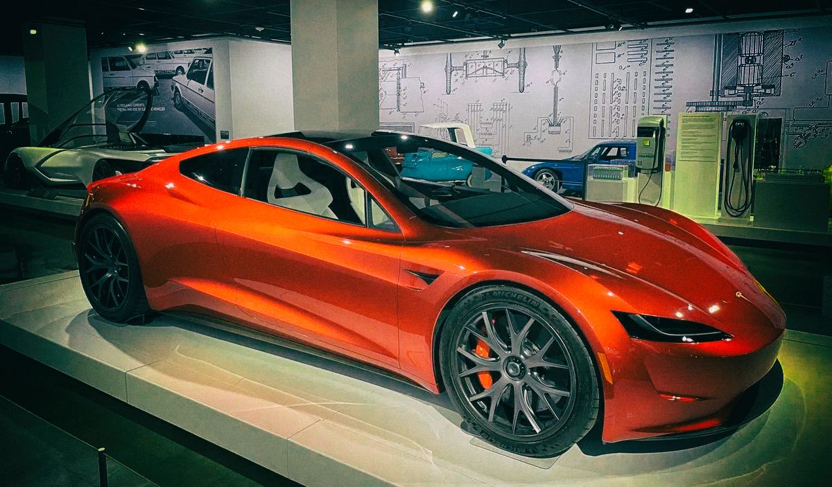 Новая Tesla Roadster получит космические двигатели SpaceX