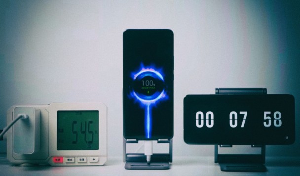 Xiaomi представила технологию «гиперзарядки» телефона от 0 до 100% за 8 минут