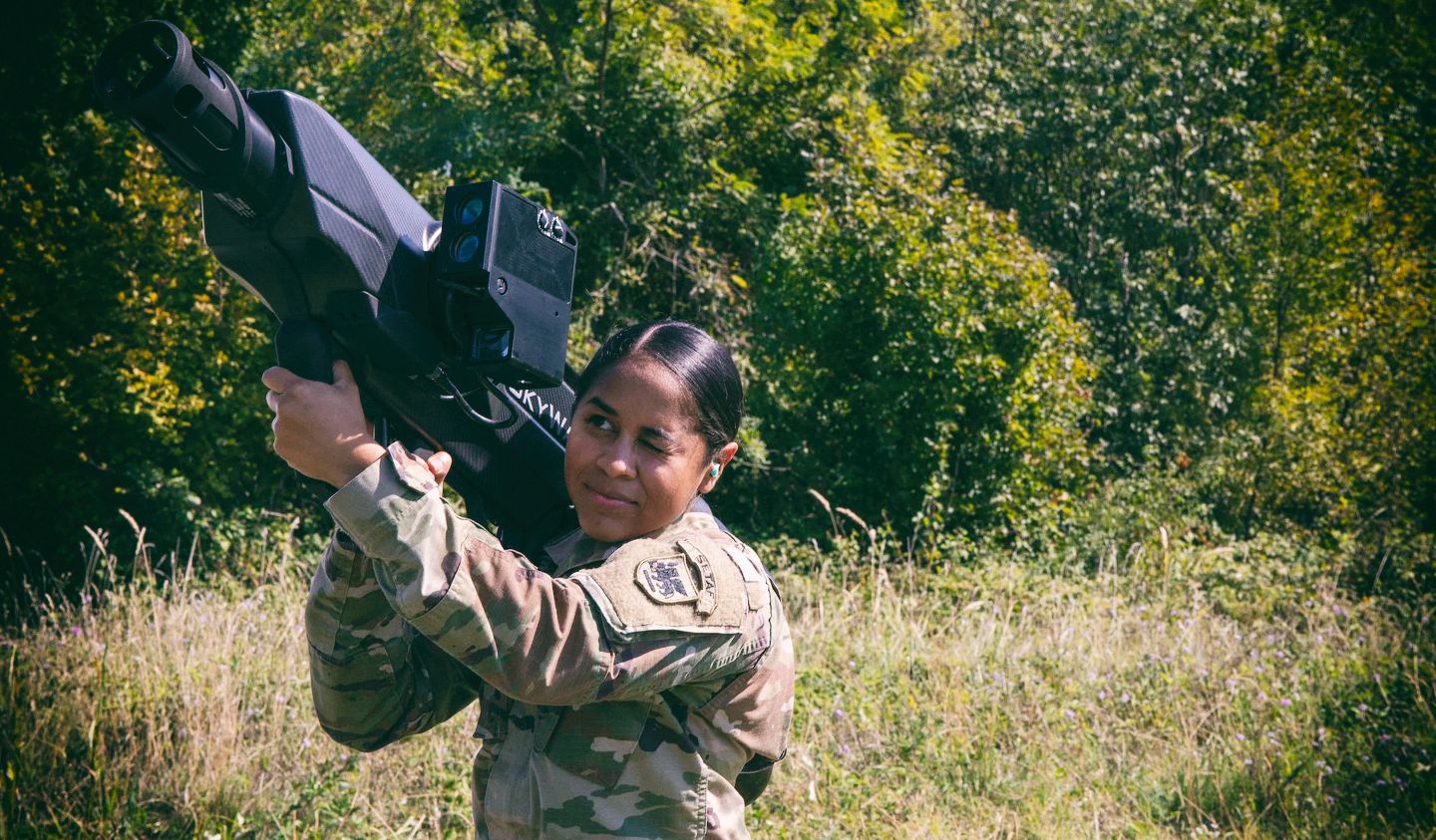 Пентагон создает базуку для охоты на дроны