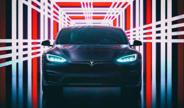 Tesla Model S Plaid стала самым быстрым серийным автомобилем в истории