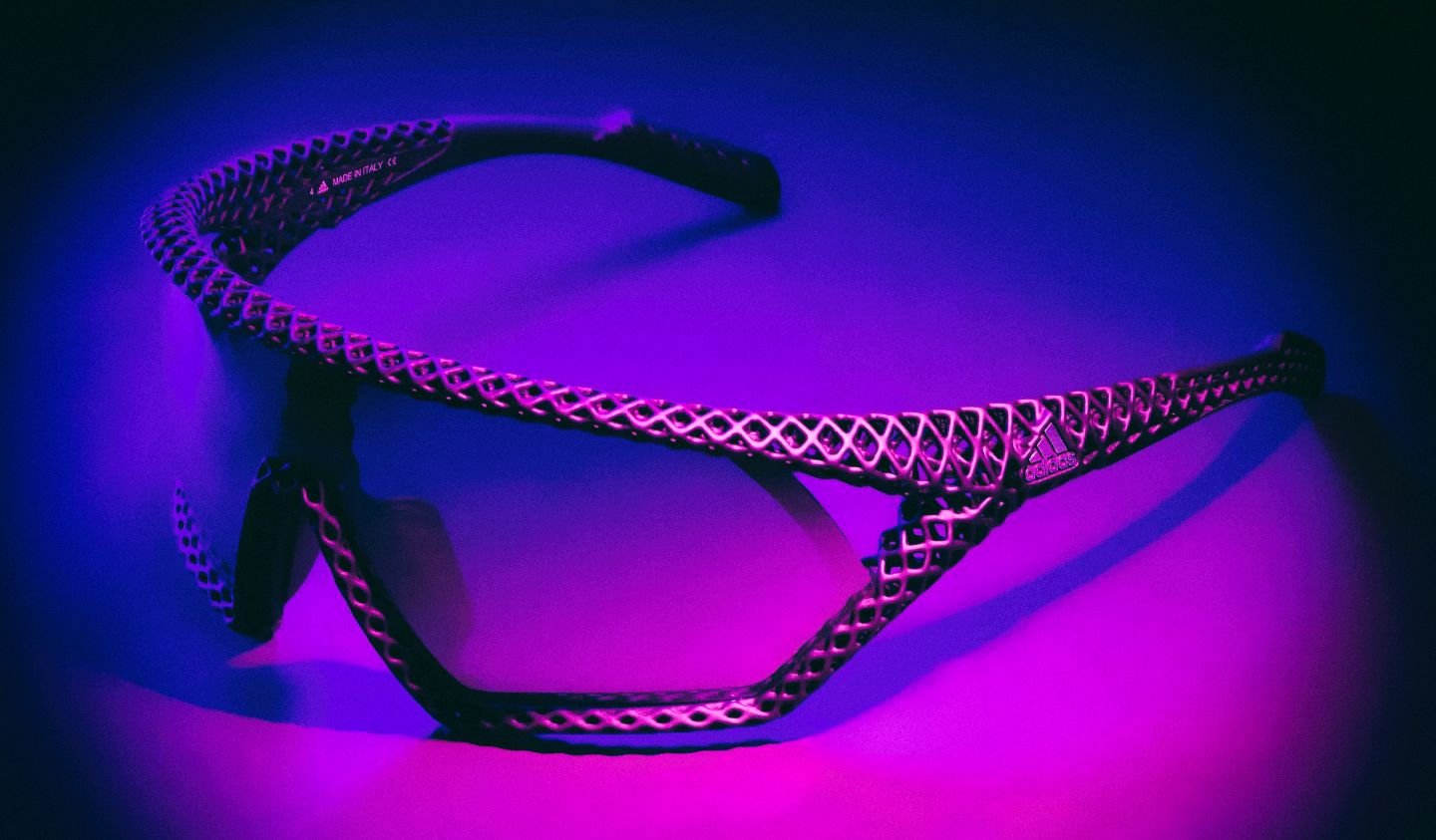 В Adidas напечатали на 3D-принтере солнцезащитные очки весом 20 граммов