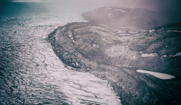 Над гренландским ледником впервые в истории пошел дождь