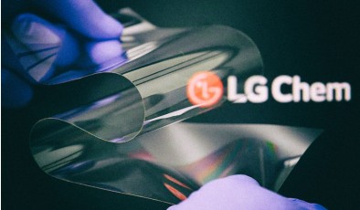 LG разработала материал для гибкого дисплея, столь же твердый, как стекло