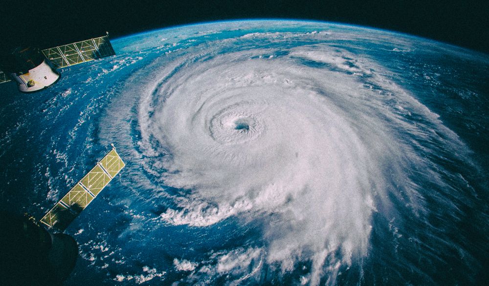 Разработана технология для «убийства» ураганов в зародыше