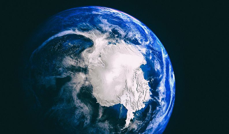 Таяние полярных льдов физически деформирует планету