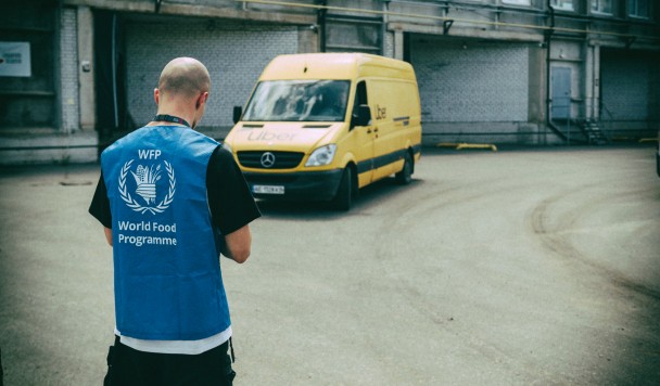 Всесвітня продовольча програма ООН співпрацює з Uber, щоб покращити постачання допомоги в ураженій війною Україні