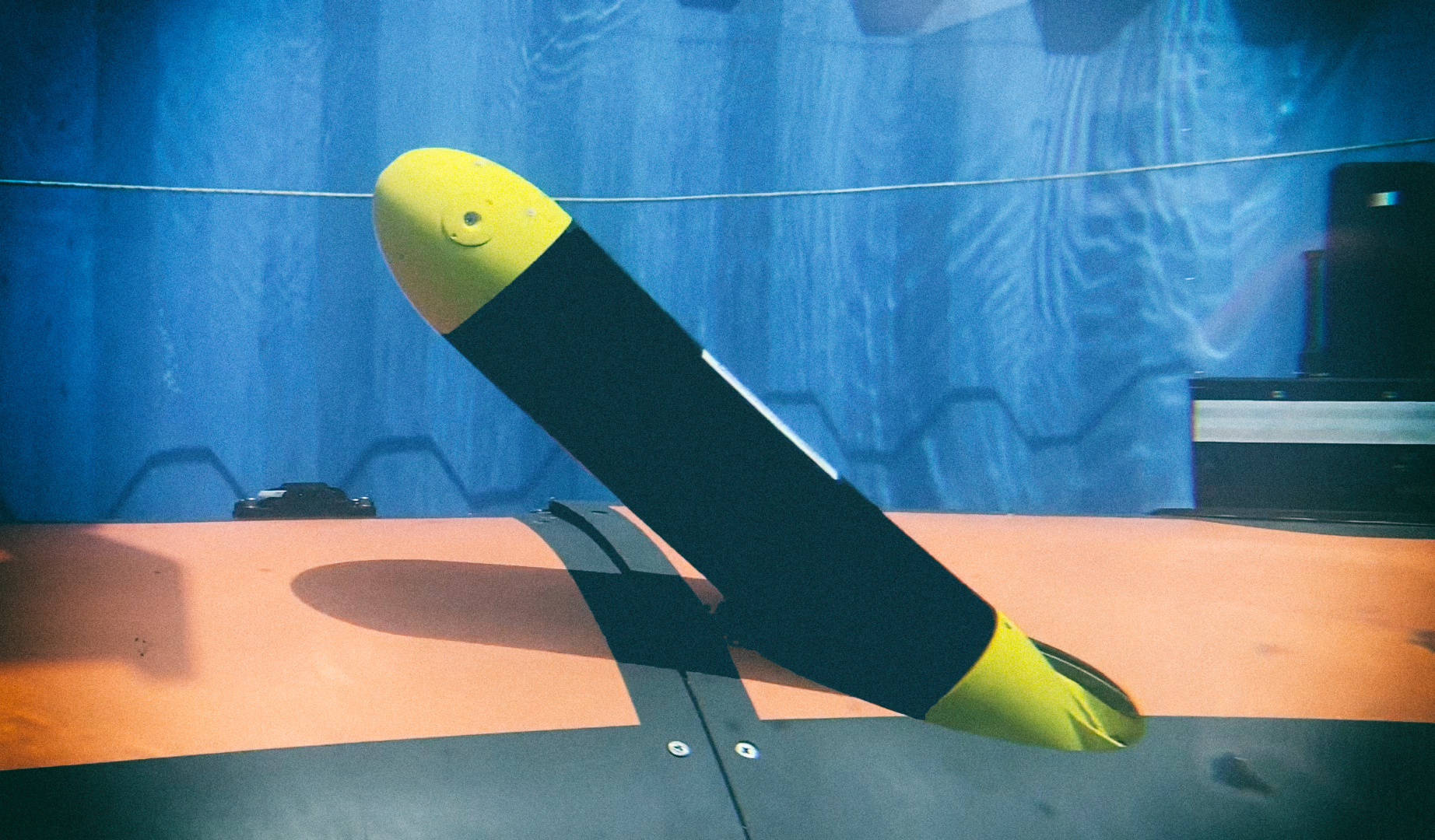 Маленький плавучий дрон обеспечивает скрытность подводных операций