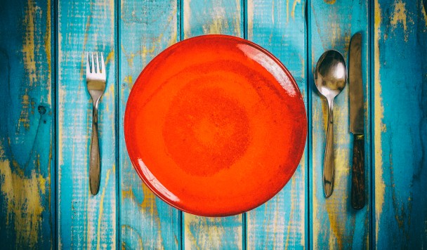 Цвет тарелок влияет на ощущение вкуса еды
