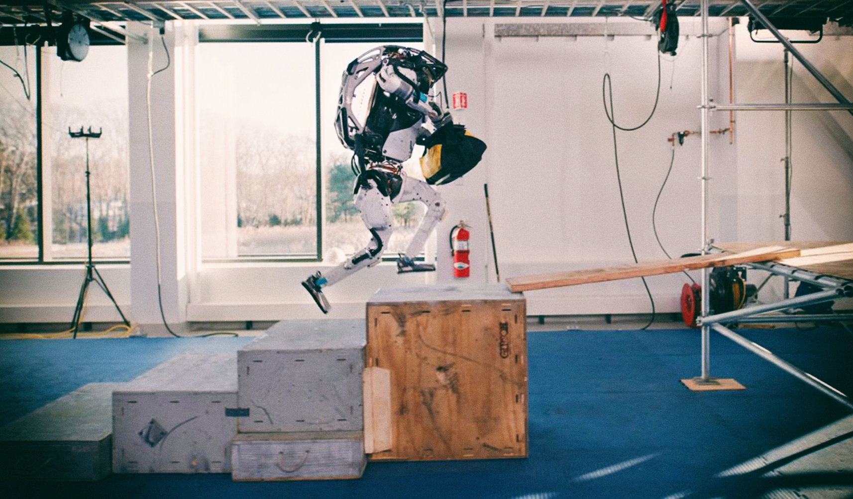 Робот Atlas учится воспринимать мир и выполнять новые трюки