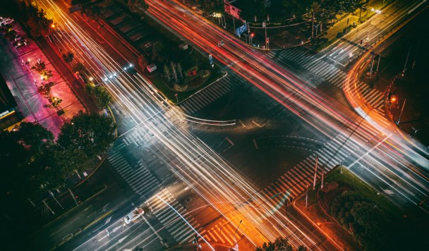 Белый свет светофора поможет беспилотным автомобилям двигаться по городу