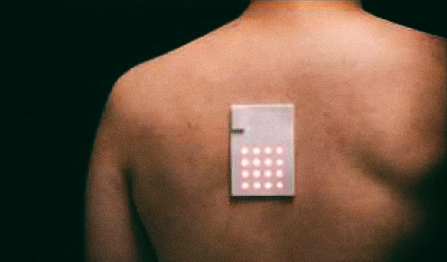 Чувствительная электронная кожа пересылает ощущение прикосновений между пользователями