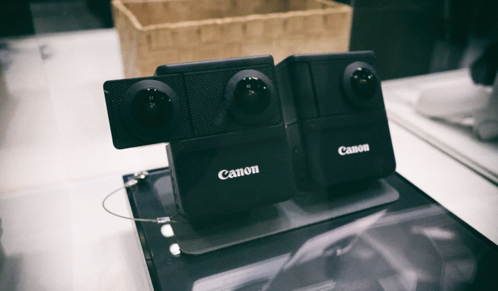 Canon представила прототип 180- и 360-градусной VR-камеры