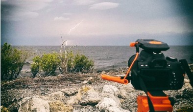 Новый аксессуар для фотоаппарата позволяет делать четкие снимки молний