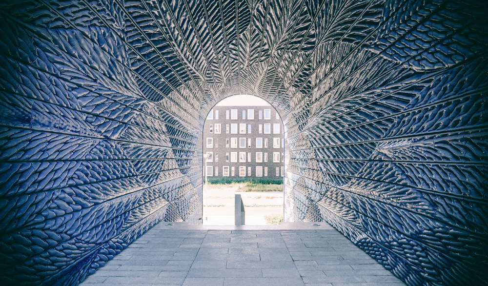 Керамическая арка демонстрирует красоту 3D-печатной архитектуры