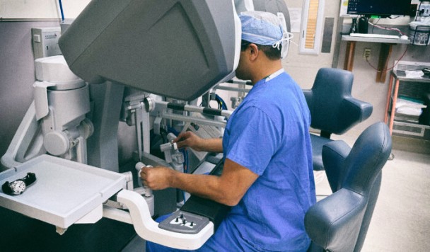 Проведена первая успешная роботизированная трансплантация печени