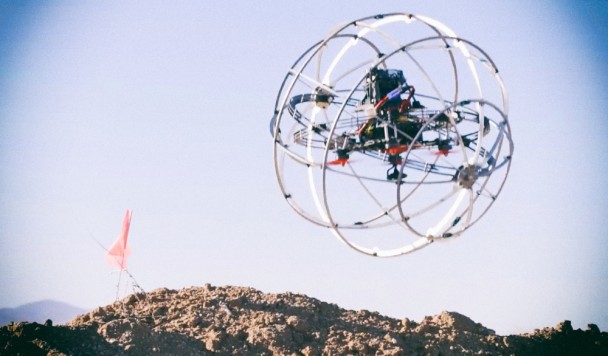 Автономный робот-шар может перелетать через препятствия